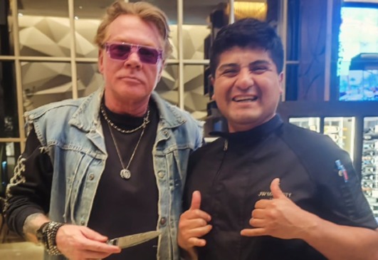 Chef de hotel no Peru é demito após tirar foto com Axl Rose, do Guns N' Roses