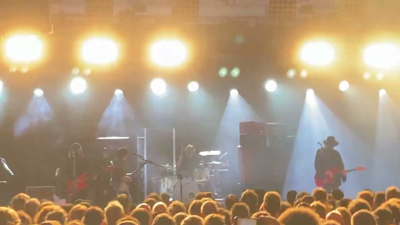 My Bloody Valentine presenteia fãs com raridade em primeiro show