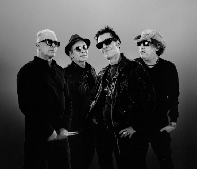 Capital Inicial se reinventa sem perder a essência em seu primeiro EP de inéditas em oito anos