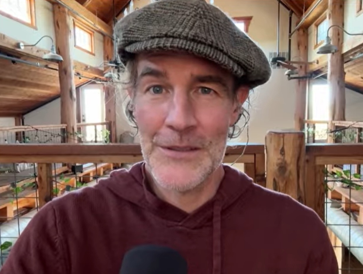 Ícone de Dawson's Creek está leiloando itens da série para pagar tratamento contra o câncer