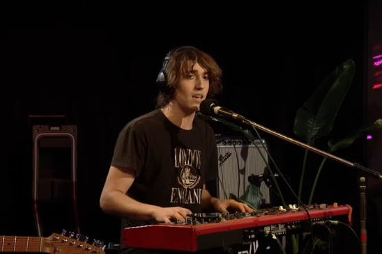 Geese manda ver em cover experimental de sucesso do New Radicals; assista