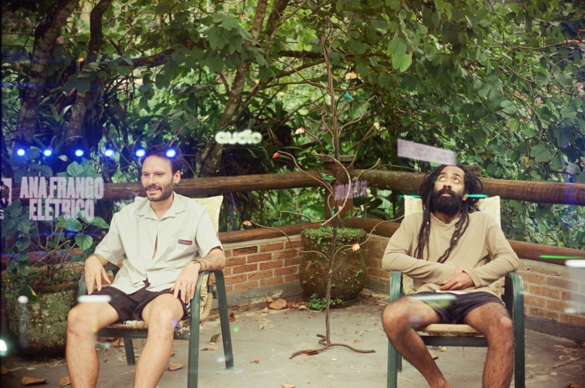 Paulo Novaes e João Menezes em "Coisa Híbrida"