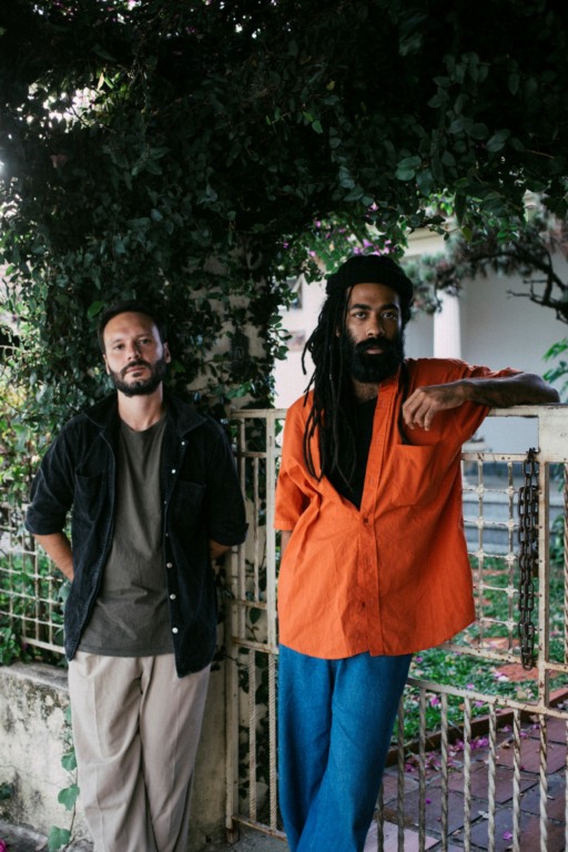 Paulo Novaes e João Menezes em "Coisa Híbrida"