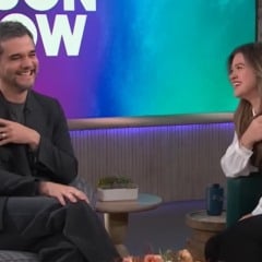 Sua mãe: Wagner Moura fala sobre banda que teve na adolescência e arranca risos de Kelly Clarkson