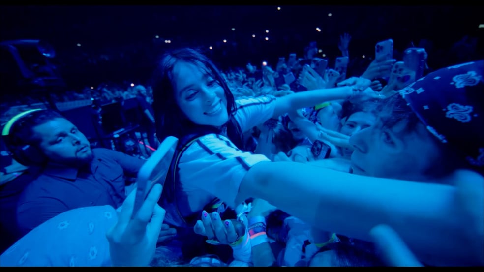 Billie Eilish lança trailer de filme-concerto produzido por James Cameron Billie Eilish lança trailer de filme-concerto produzido por James Cameron