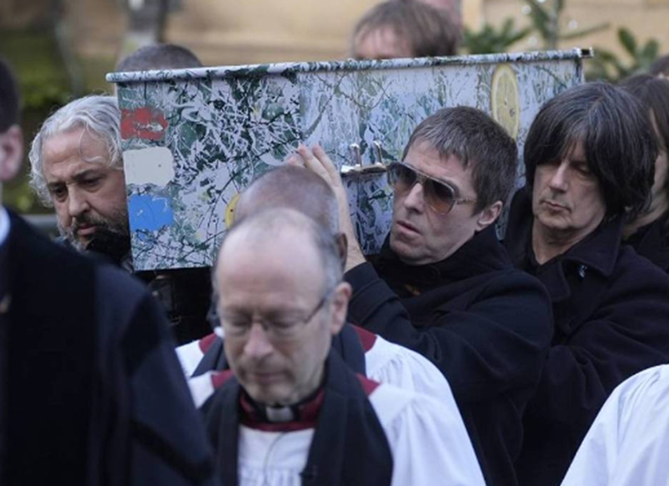 Liam Gallagher e David Beckham vão a funeral de Mani