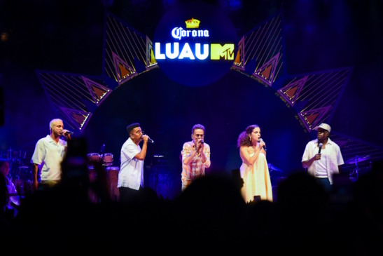 Nando Reis, Céu e Os Garotin em show do Corona Luau MTV