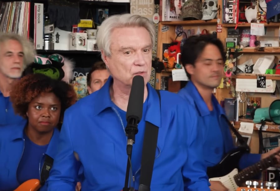 David Byrne lança playlist com músicas de Natal para quem odeia músicas de Natal