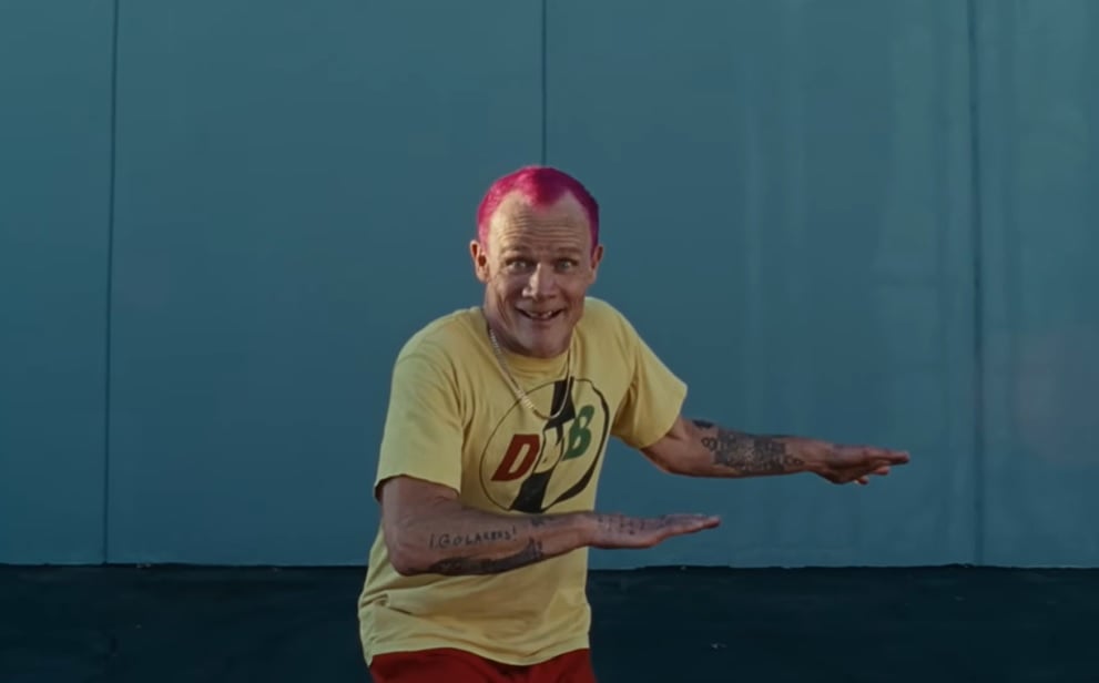 Flea antecipa seu primeiro disco solo com o single 