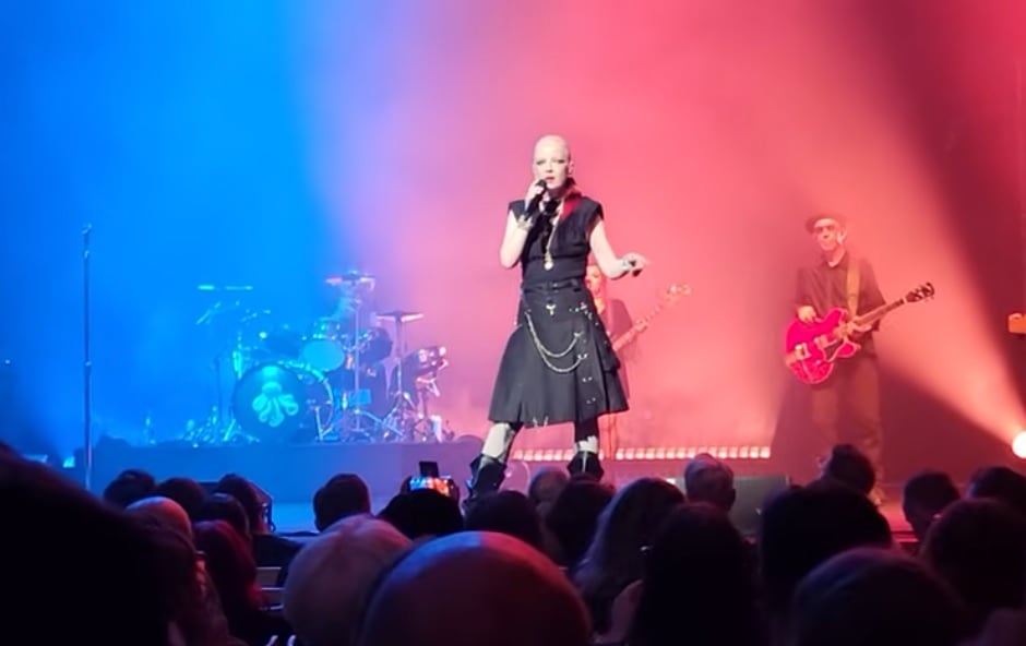 Shirley Manson faz discurso forte sobre intolerância após ataque em Sydney Shirley Manson faz discurso forte sobre intolerância após ataque em Sydney
