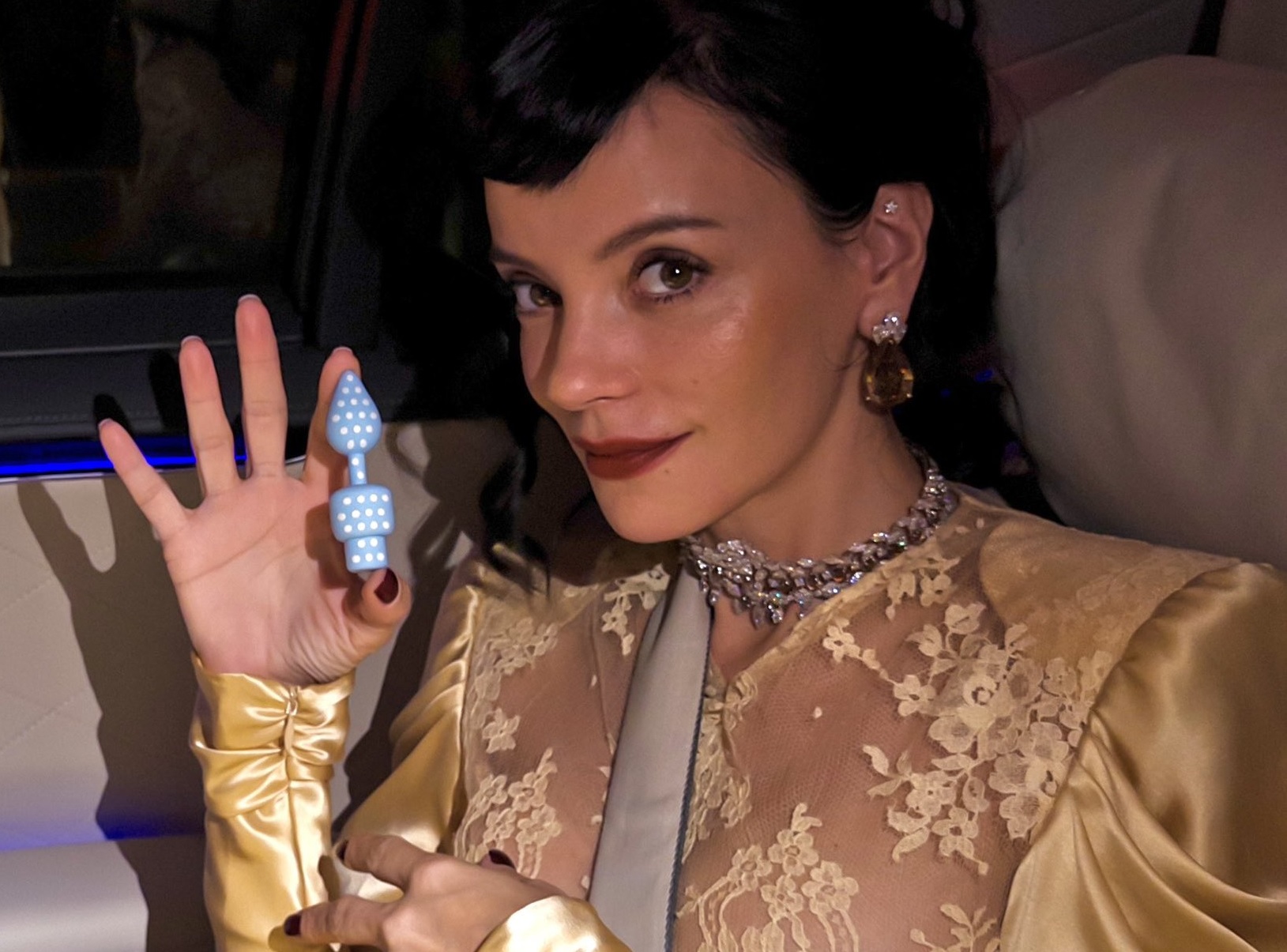 Lily Allen libera seu novo disco, 