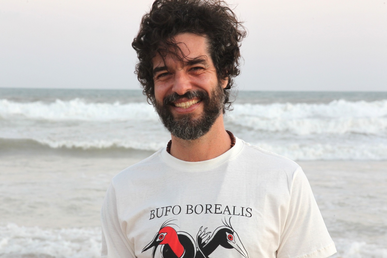 Martin Mendonça reflete sobre mudanças pessoais em seu novo disco solo 