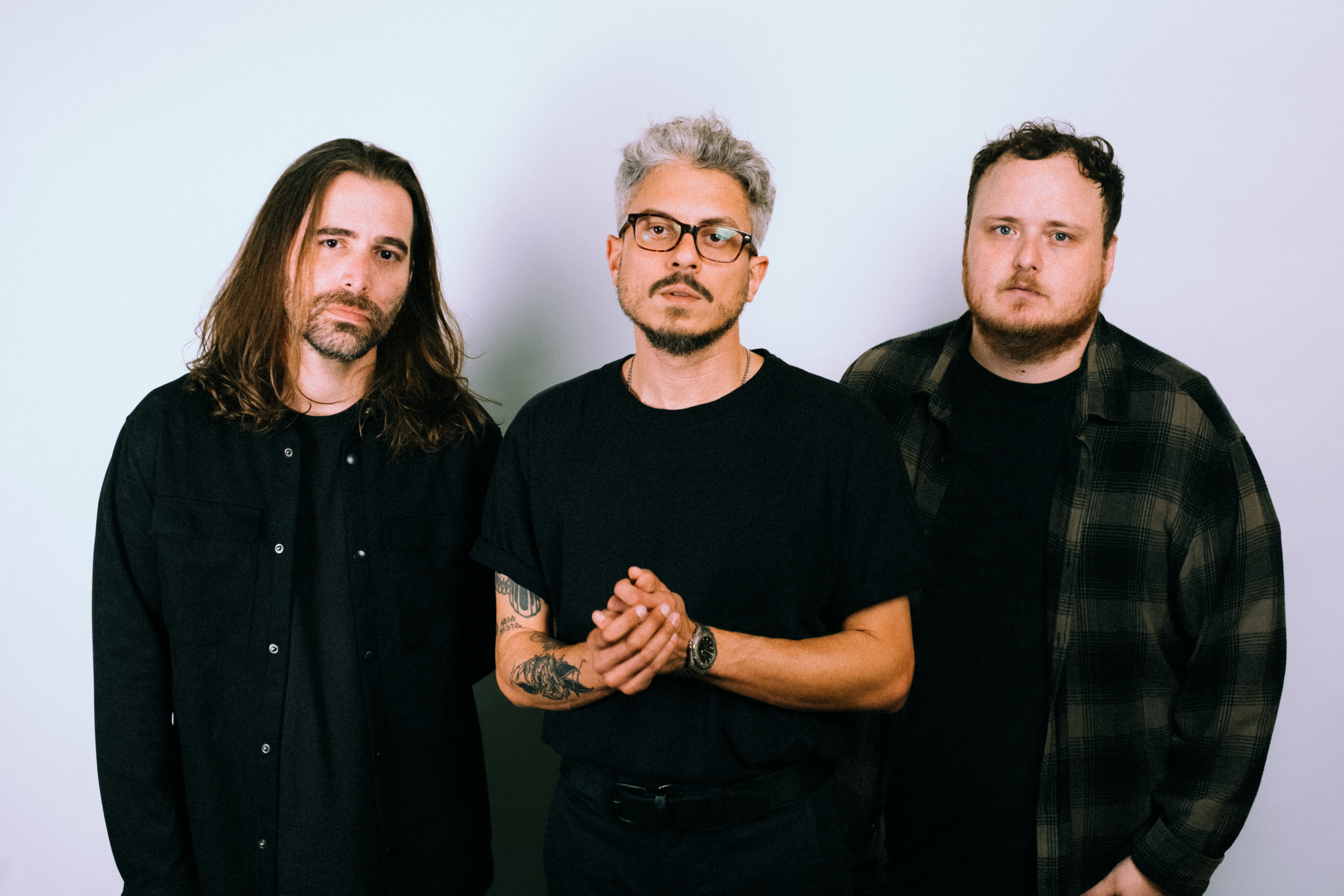 menores atos celebra título de Melhor Disco de Rock Alternativo de 2025 com shows especiais em SP e no RJ