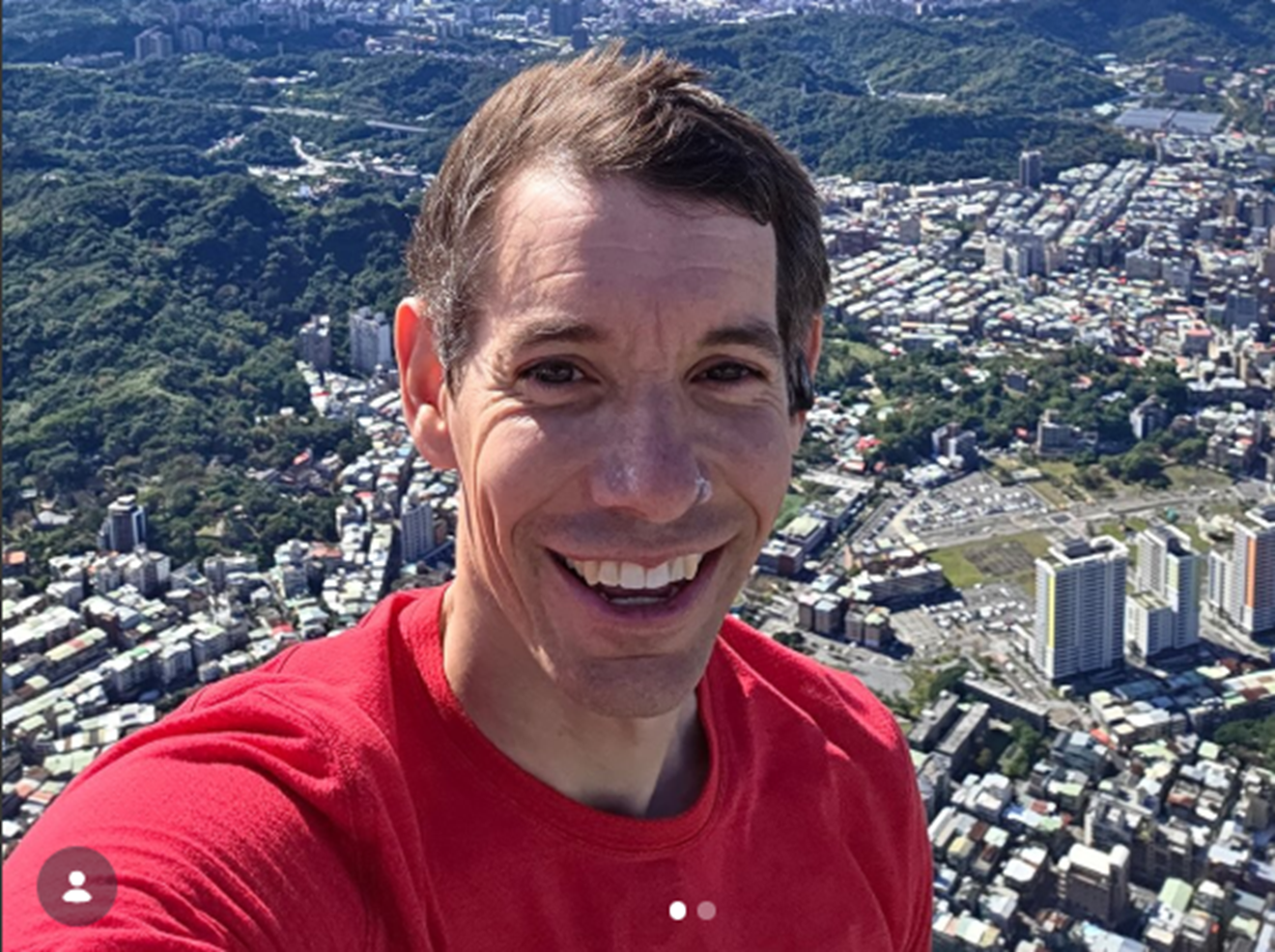 Escalador bate recorde impressionante ao som de lendas do Metal