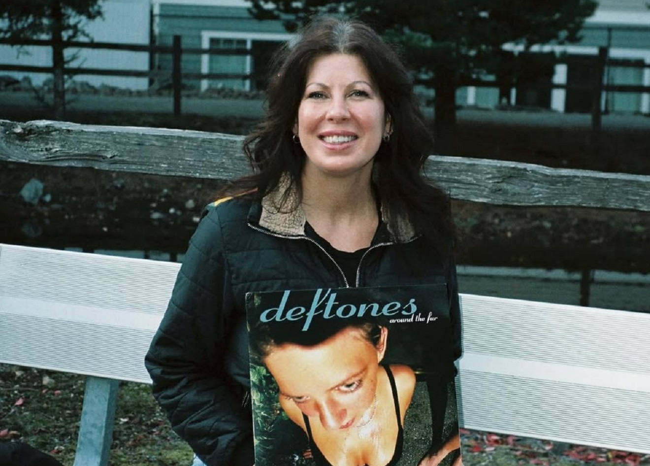 Lisa Hughes, modelo da capa de Around the Fur, do Deftones