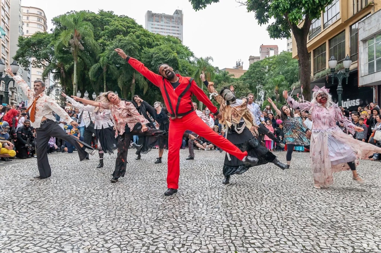Zombie Walk Curitiba 2026 promete diversão, arte e solidariedade no coração da cidade