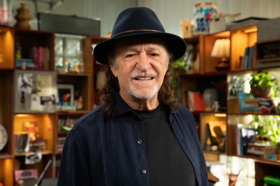 Alceu Valença faz esquenta para o Carnaval no Tiny Desk Brasil