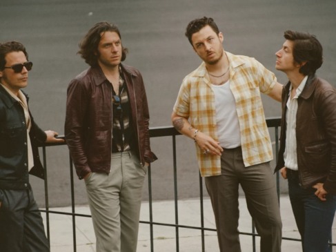 Arctic Monkeys anuncia primeiro single em quatro anos