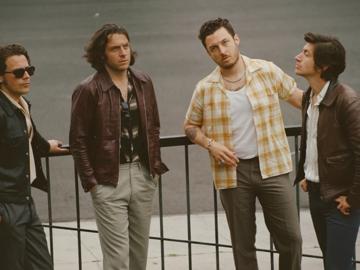Arctic Monkeys anuncia primeiro single em quatro anos