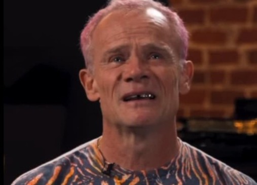 Flea emocionado ao falar sobre a maior insegurança de sua vida na música