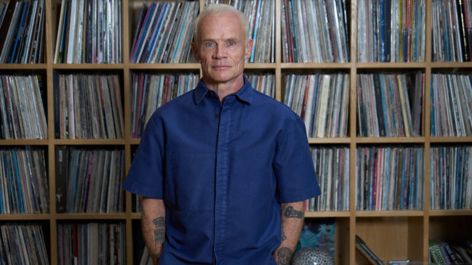 Flea anuncia detalhes de disco solo e lança inédita com Thom Yorke
