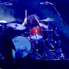 Foo Fighters faz primeiro show com guitarrista substituto