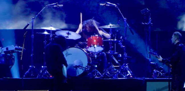 Foo Fighters faz primeiro show com guitarrista substituto