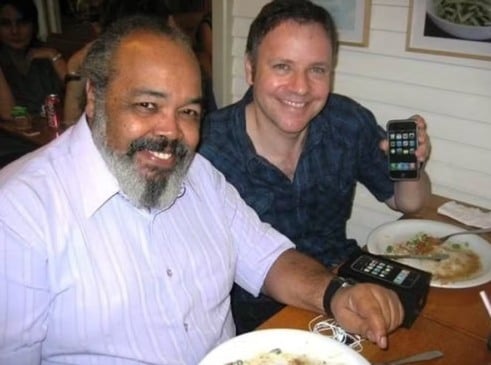 Jorge Aragão diz ter sido o primeiro brasileiro a ter um iPhone