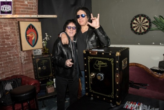 Peter Criss responde a Gene Simmons em polêmica sobre bateria