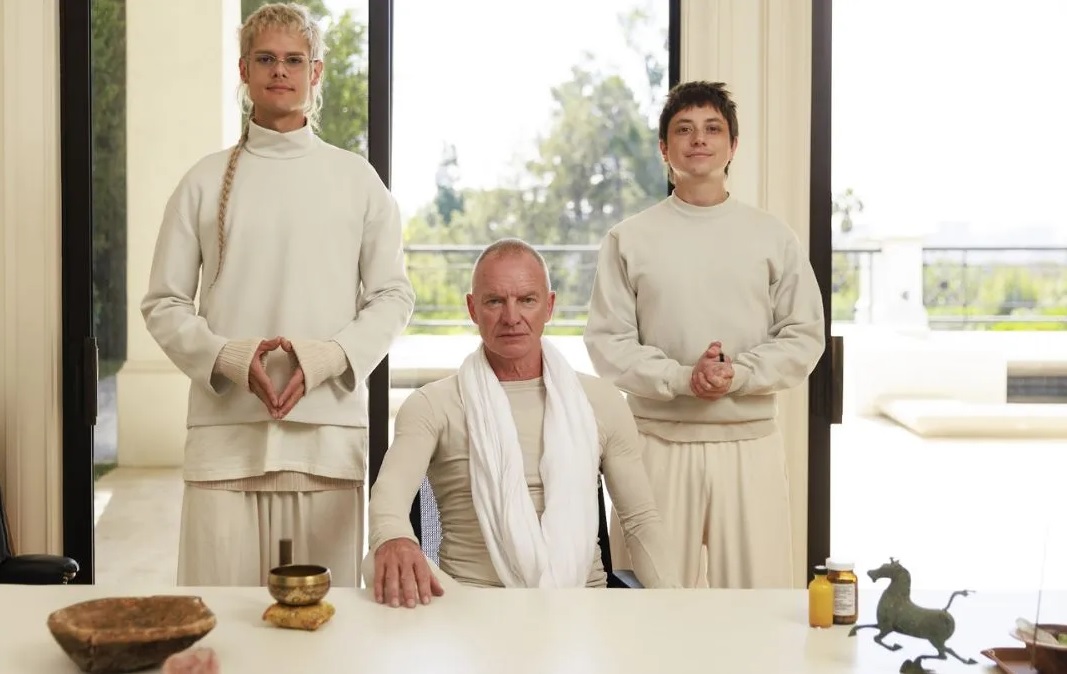 CA7RIEL & Paco Amoroso antecipam novo disco com single em parceria com Sting; Ouça “HASTA JESÚS TUVO UN MAL DÍA”