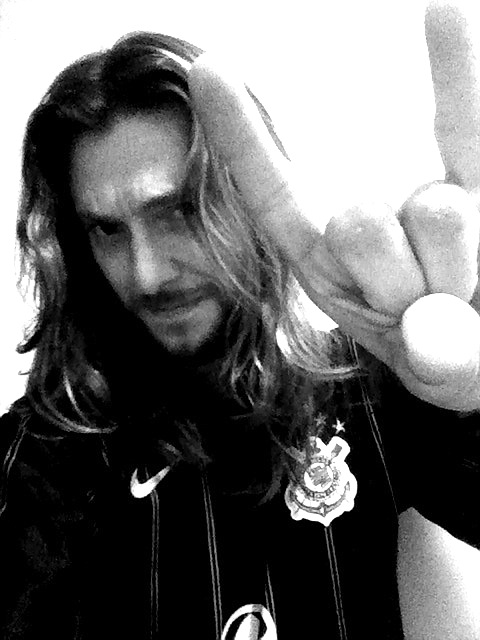 Edu Falaschi com a camiseta do Corinthians