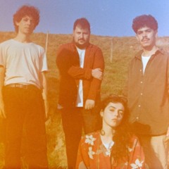 Banda Varanda em photoshoot promocional; foto por Yan Gabriel