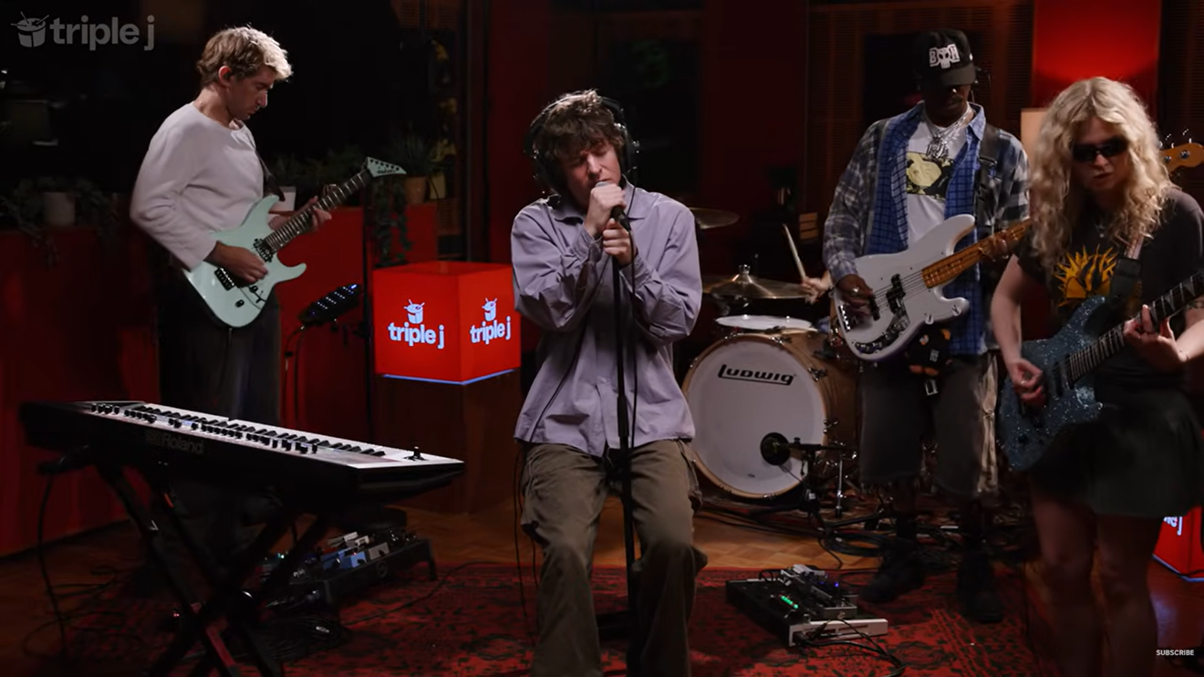 Vídeo: Turnstile homenageia lendas do Britpop com versão inédita de clássico