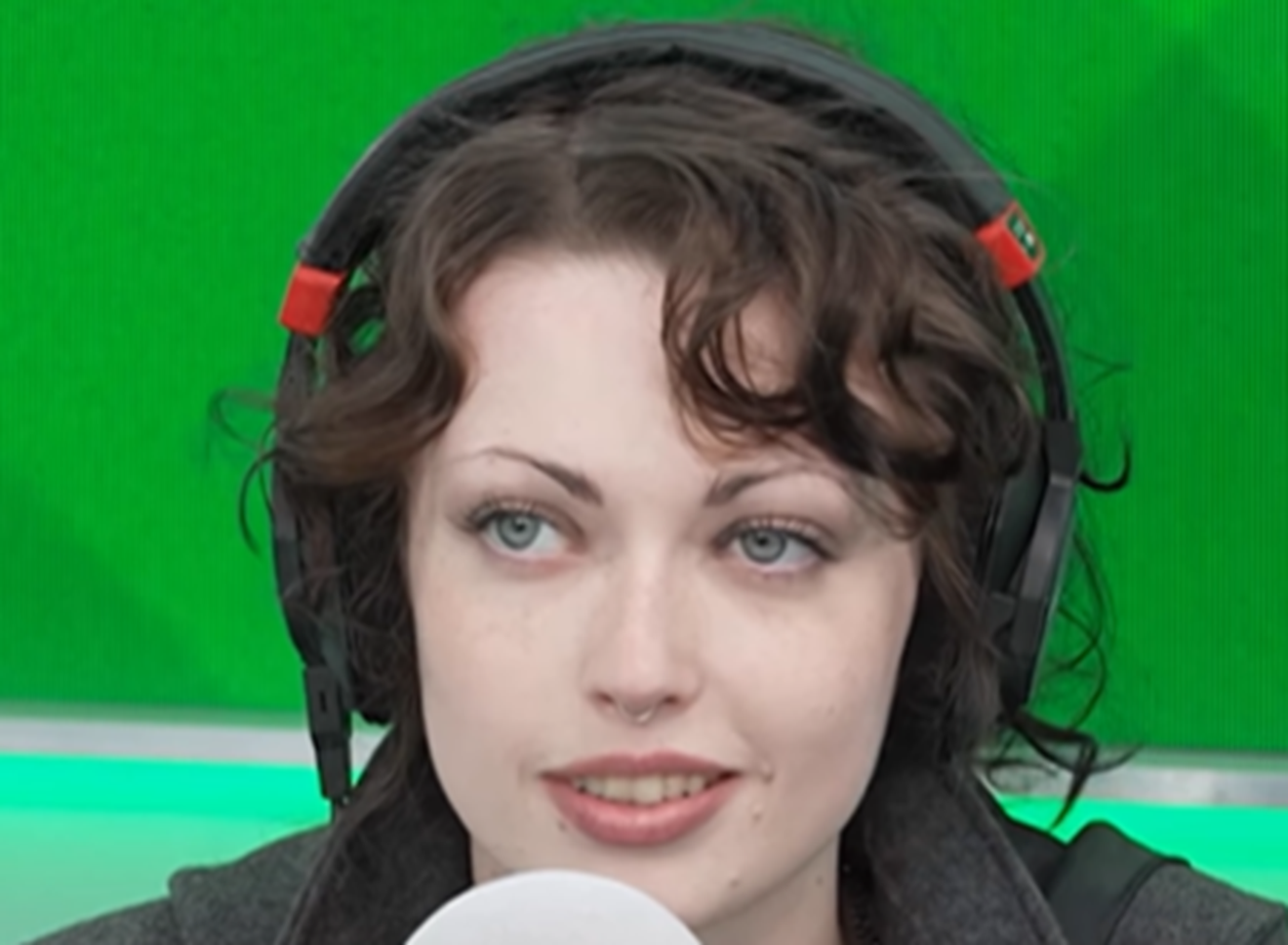 Violet Grohl fez música sobre camisa proibida para menores que Dave Grohl a impediu de usar