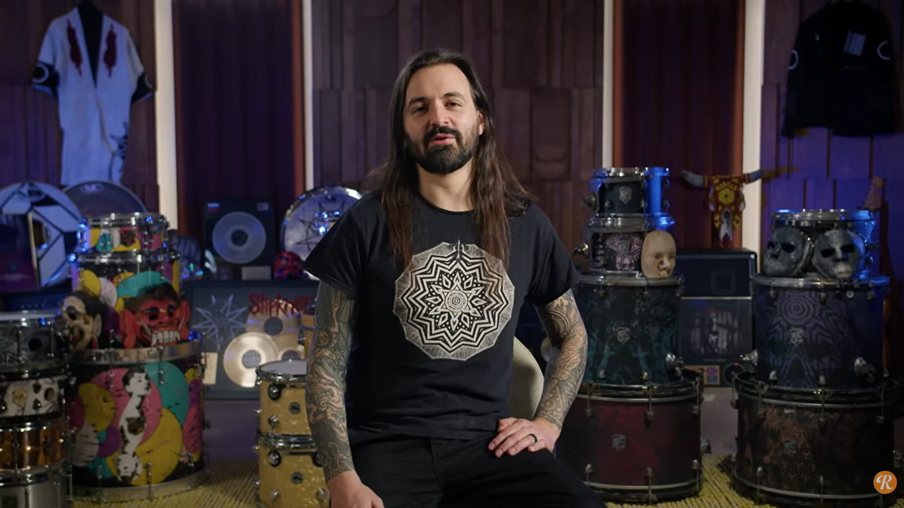 Ex-baterista do Slipknot anuncia que venderá máscaras da banda