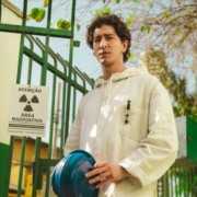 Conheça a série brasileira que está dominando o ranking global da Netflix