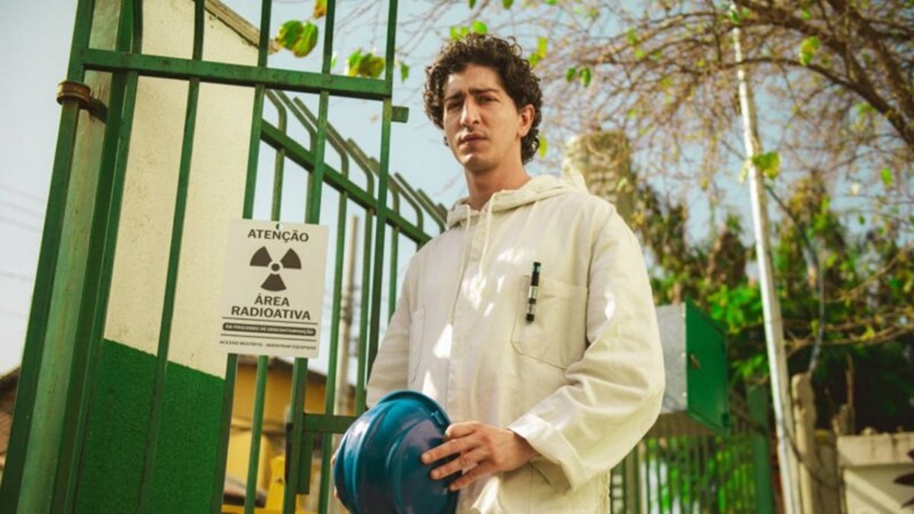 Conheça a série brasileira que está dominando o ranking global da Netflix