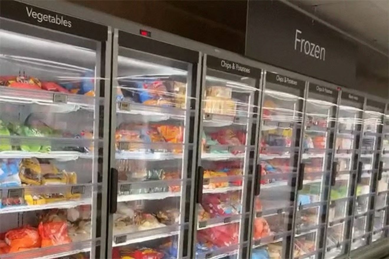 Barulho de freezer em loja britânica viraliza por “efeito calmante” e ganha versão de 10 horas
