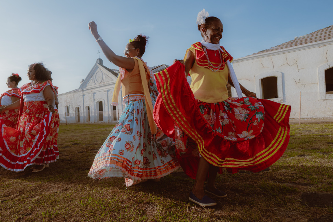 Carlinhos Brown e Felipe Poeta lançam "Boca Risonha"