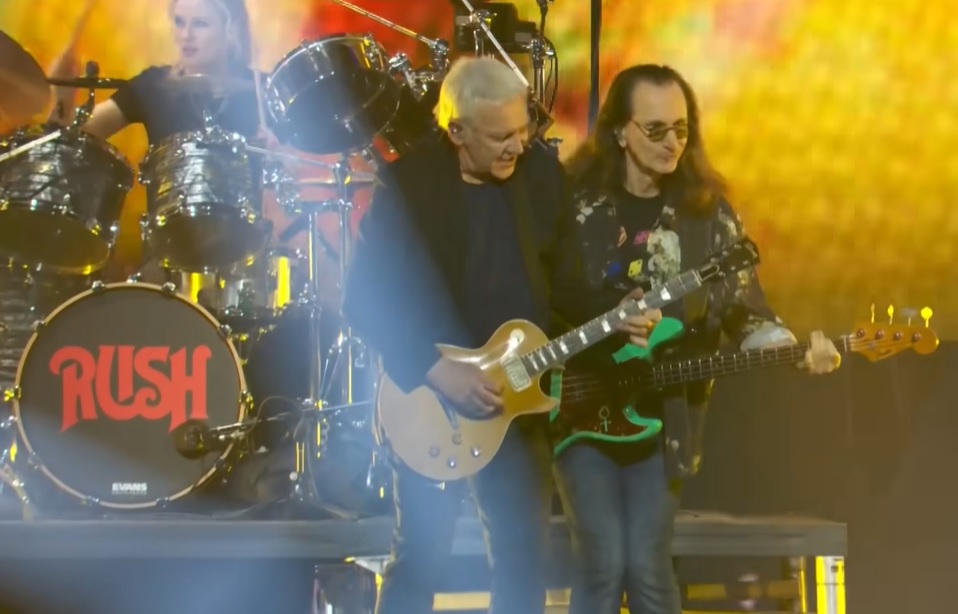 Rush volta aos palcos de surpresa e toca clássico após 46 anos