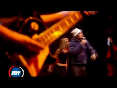 Puro suco dos Anos 2000: o dia em que Robbie Williams fez cover de Limp Bizkit