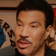 Frank Sinatra deu conselho de carreira para Lionel Richie Frank Sinatra deu conselho de carreira para Lionel Richie