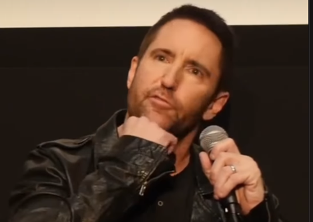 Trent Reznor relembra resistência ao uso de eletrônicos no Rock e defende estética do Nine Inch Nails