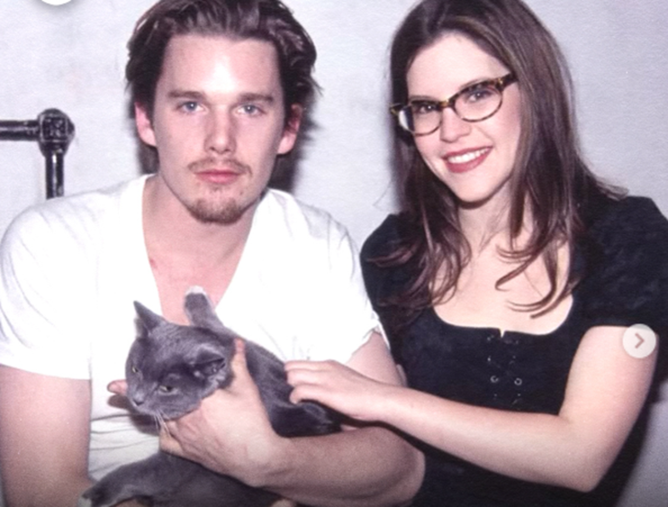 Como Ethan Hawke ajudou vizinha dirigindo clipe que foi parar no topo da Billboard