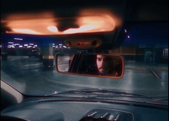 Frame do clipe de “Otário”, da banda Colina