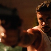 Com montagem irregular, Cinco Tipos de Medo investe em ação e boas atuações Com montagem irregular, Cinco Tipos de Medo investe em ação e boas atuações