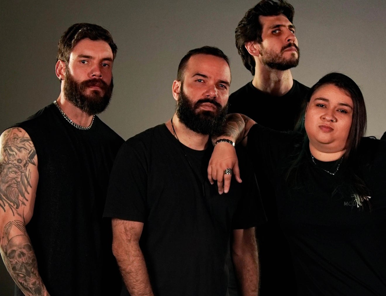 Rocco inova com “Liar”, single que questiona a cultura da aparência