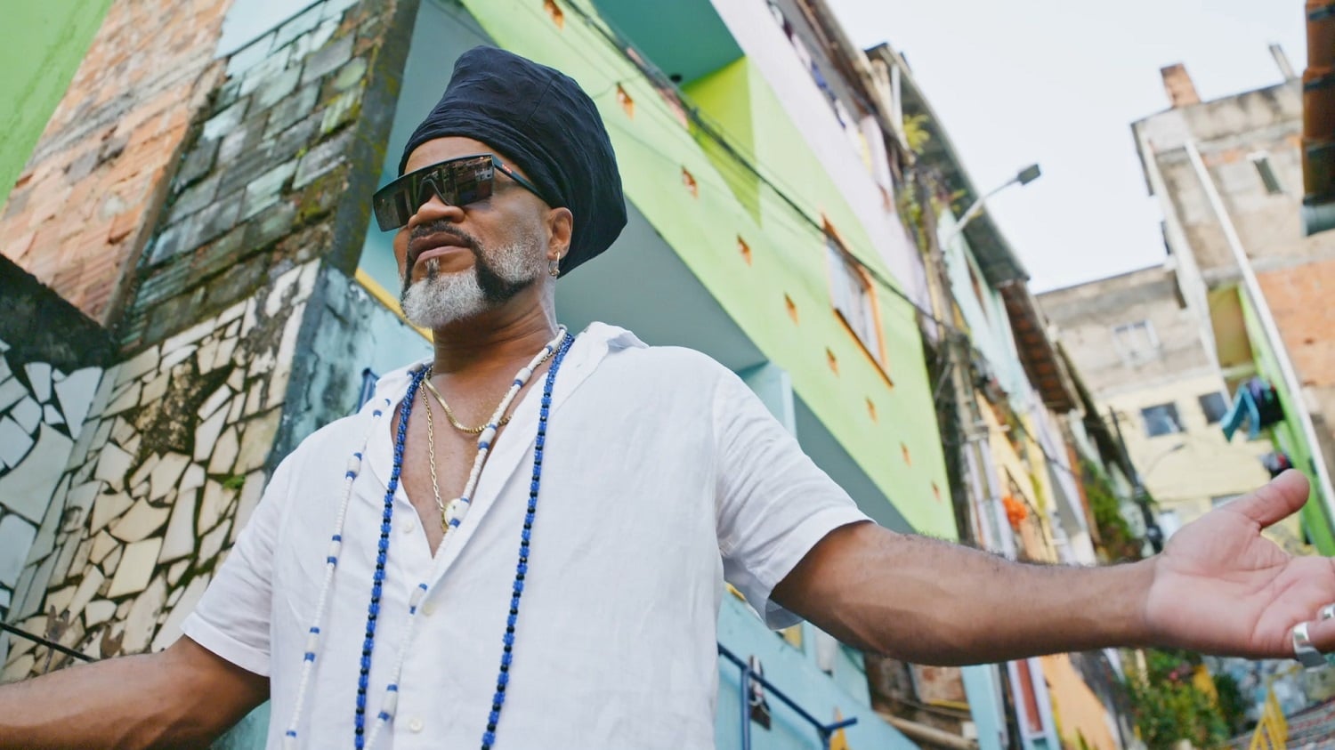 Carlinhos Brown revela suas múltiplas camadas em nova série documental: 