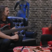 Felipe Andreoli (Angra) explica a diferença entre o impacto do show ao vivo e pela TV Felipe Andreoli (Angra) explica a diferença entre o impacto do show ao vivo e pela TV