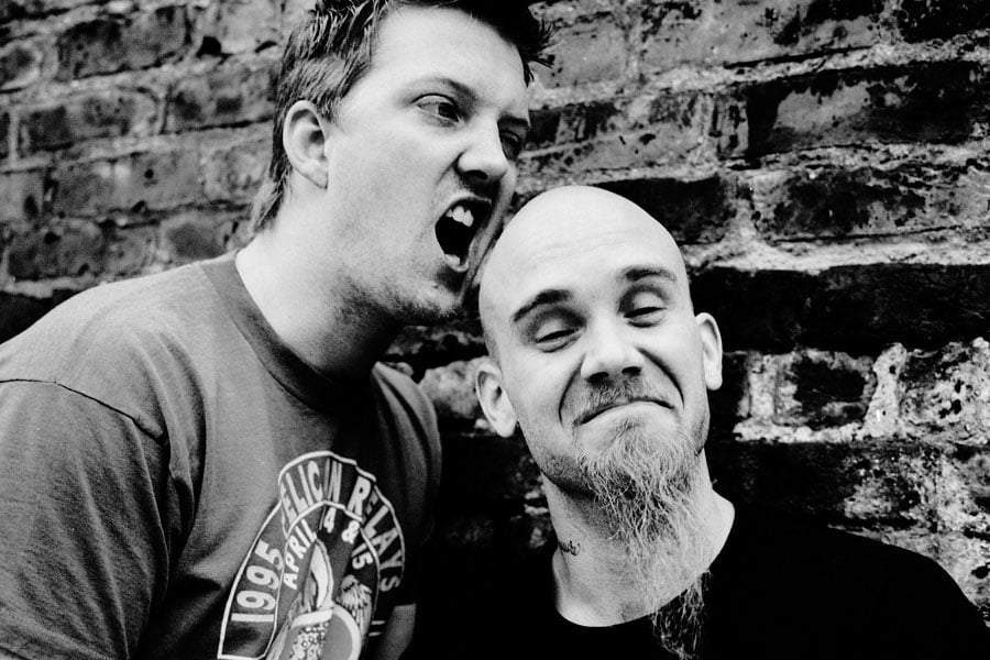 Josh Homme e Nick Oliveri juntos no Queens Of The Stone Age